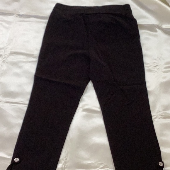 Rafaella pull on Capris - Picture 5 of 11